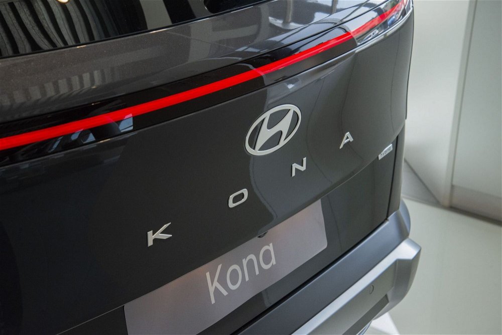 Hyundai Kona 1.0 T-GDI Hybrid 48V iMT XLine nuova a Ancona (5)