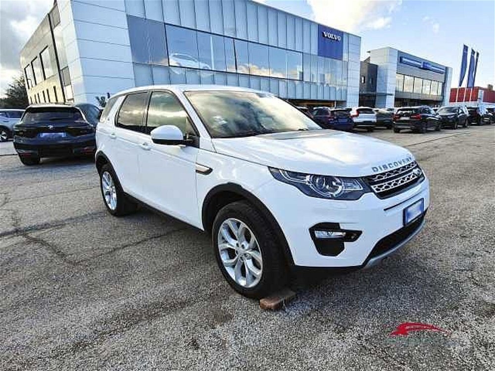 Land Rover Discovery Sport 2.0 TD4 180 CV HSE  del 2017 usata a Viterbo (2)