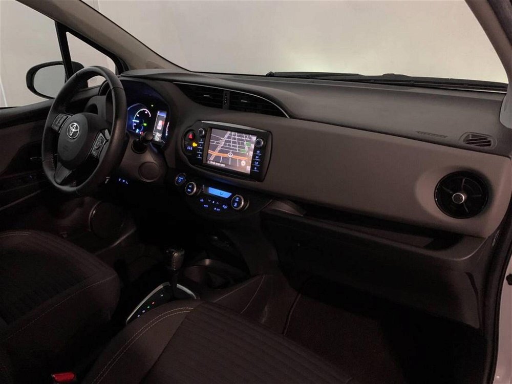 Toyota Yaris 1.5 Hybrid 5 porte Active  del 2020 usata a Torino (5)
