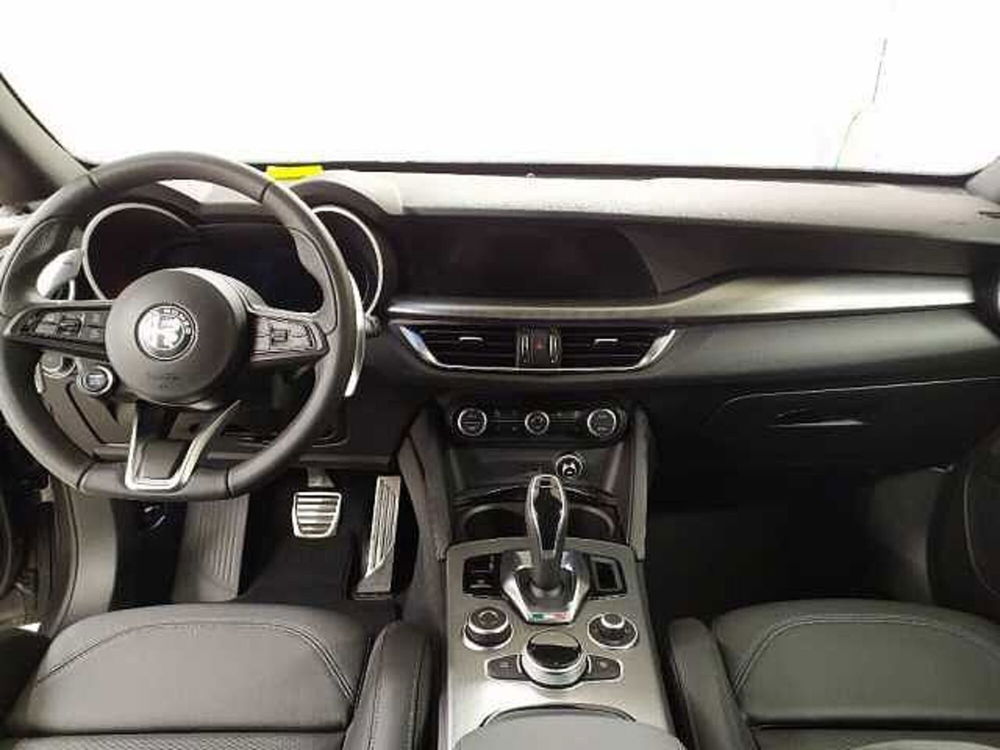 Alfa Romeo Stelvio nuova a Cuneo (11)