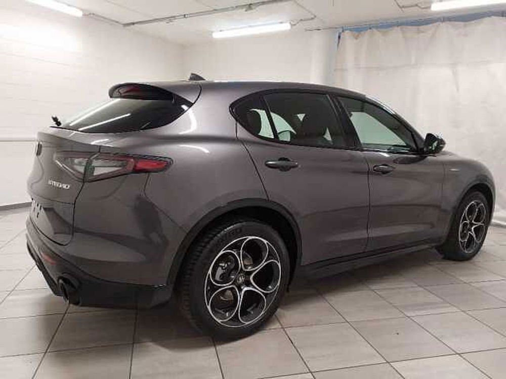 Alfa Romeo Stelvio nuova a Cuneo (6)