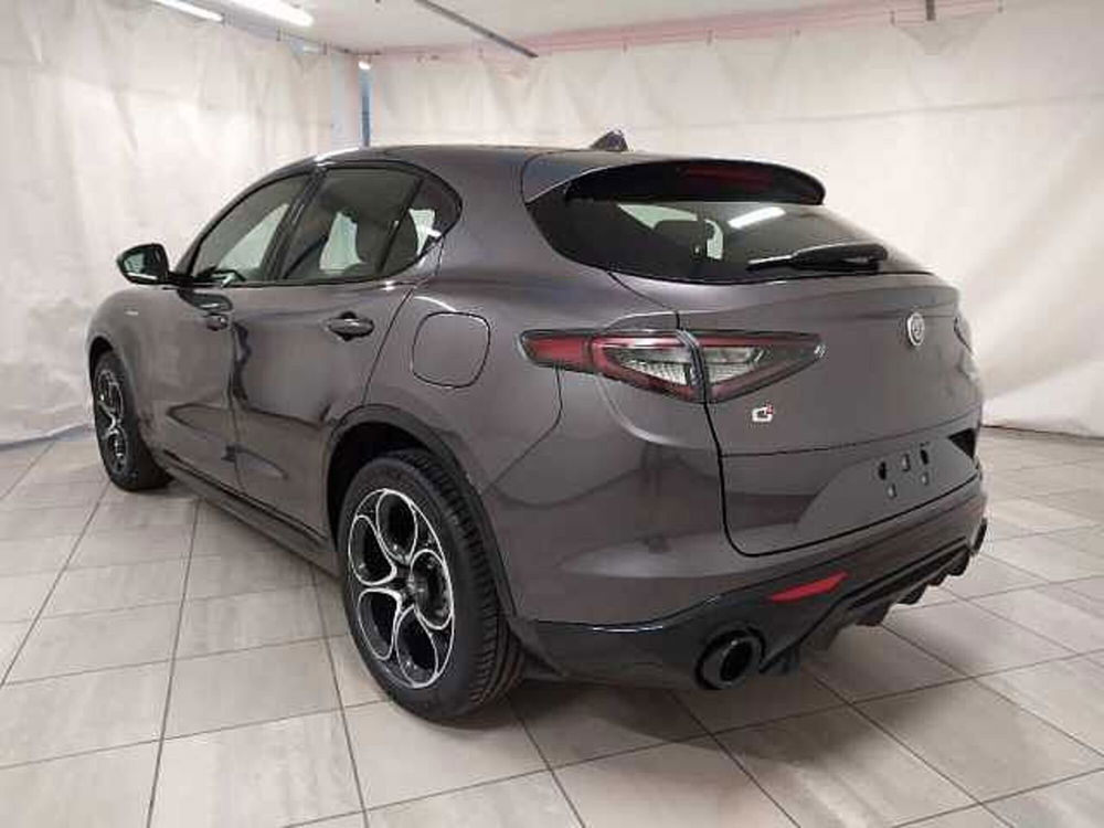 Alfa Romeo Stelvio nuova a Cuneo (8)