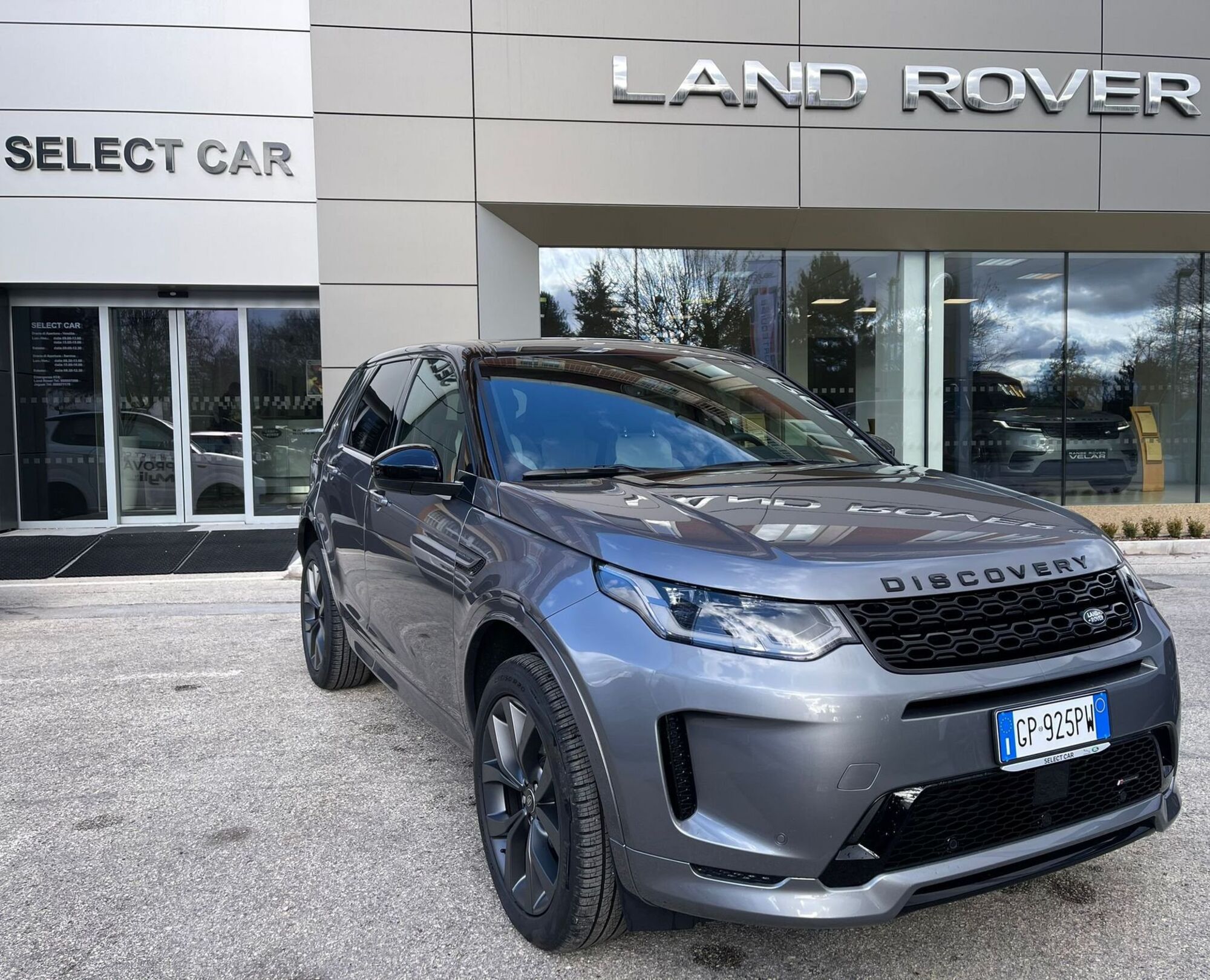 Land Rover Discovery Sport 2.0 TD4 163 CV AWD Auto R-Dynamic SE  del 2023 usata a Avezzano