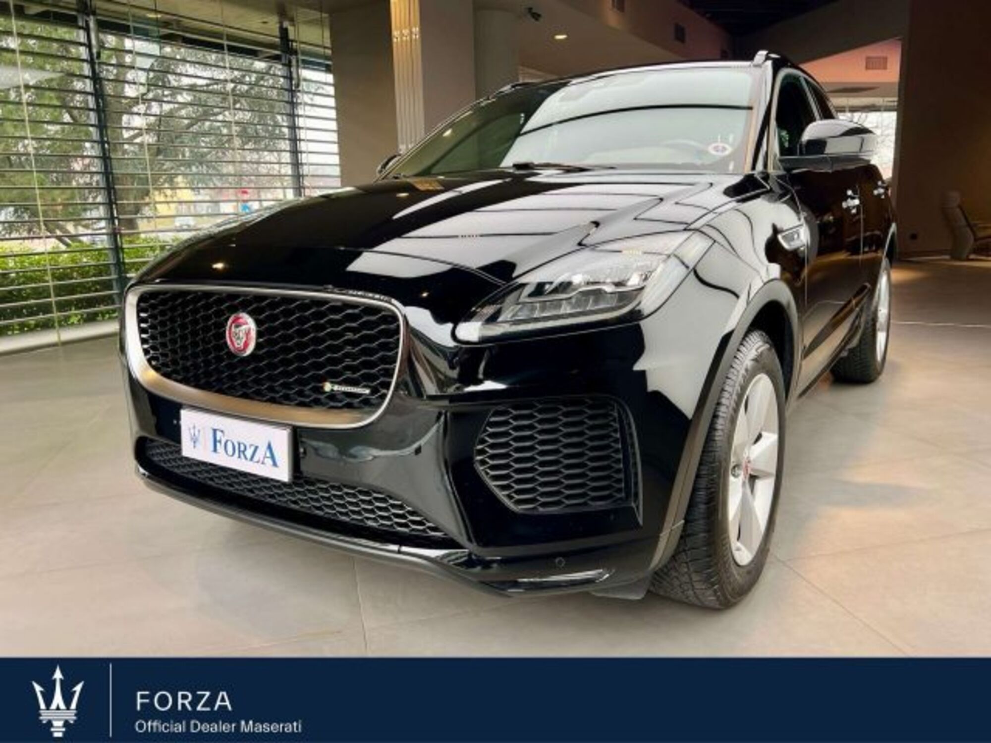 Jaguar E-Pace 2.0D 150 CV AWD R-Dynamic S  del 2019 usata a Venaria Reale