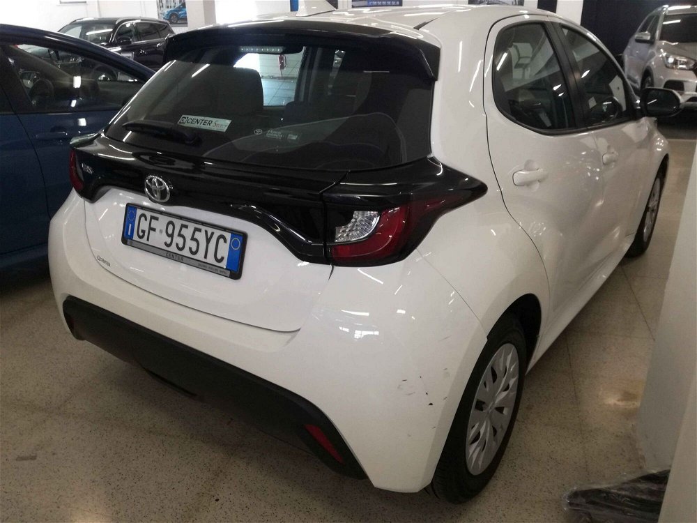 Toyota Yaris 1.0 5 porte Active  del 2021 usata a Salerno (2)