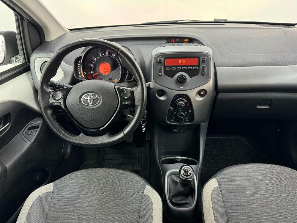 Toyota Aygo Connect 1.0 VVT-i 72 CV 5 porte x-cool del 2021 usata a Lurate Caccivio (4)