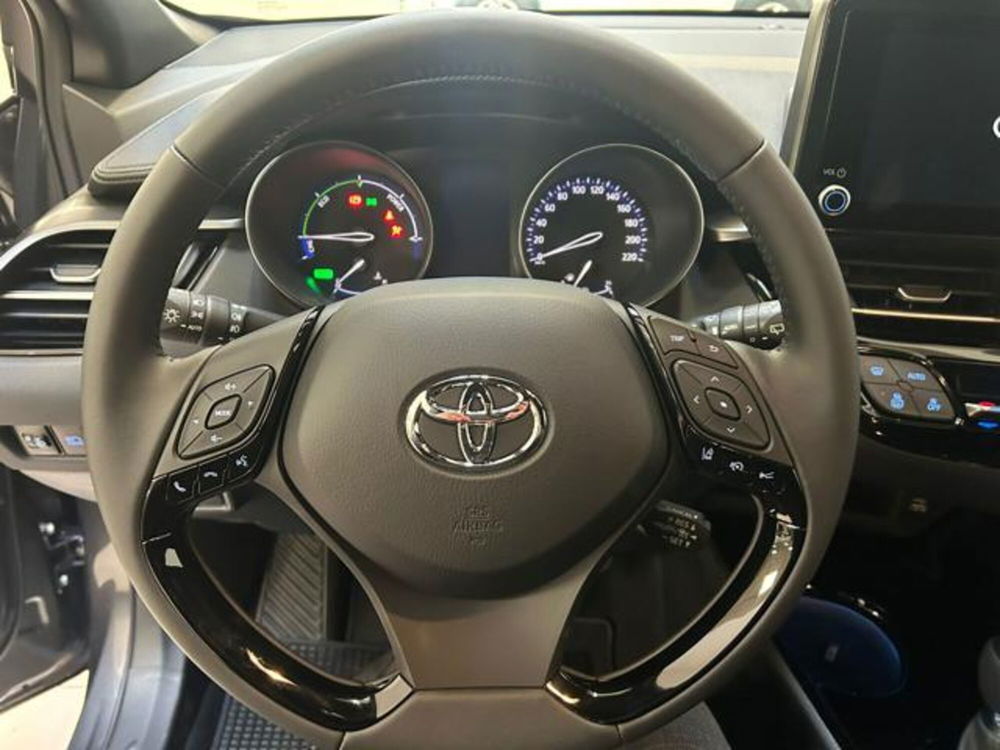 Toyota Toyota C-HR nuova a Cuneo (10)