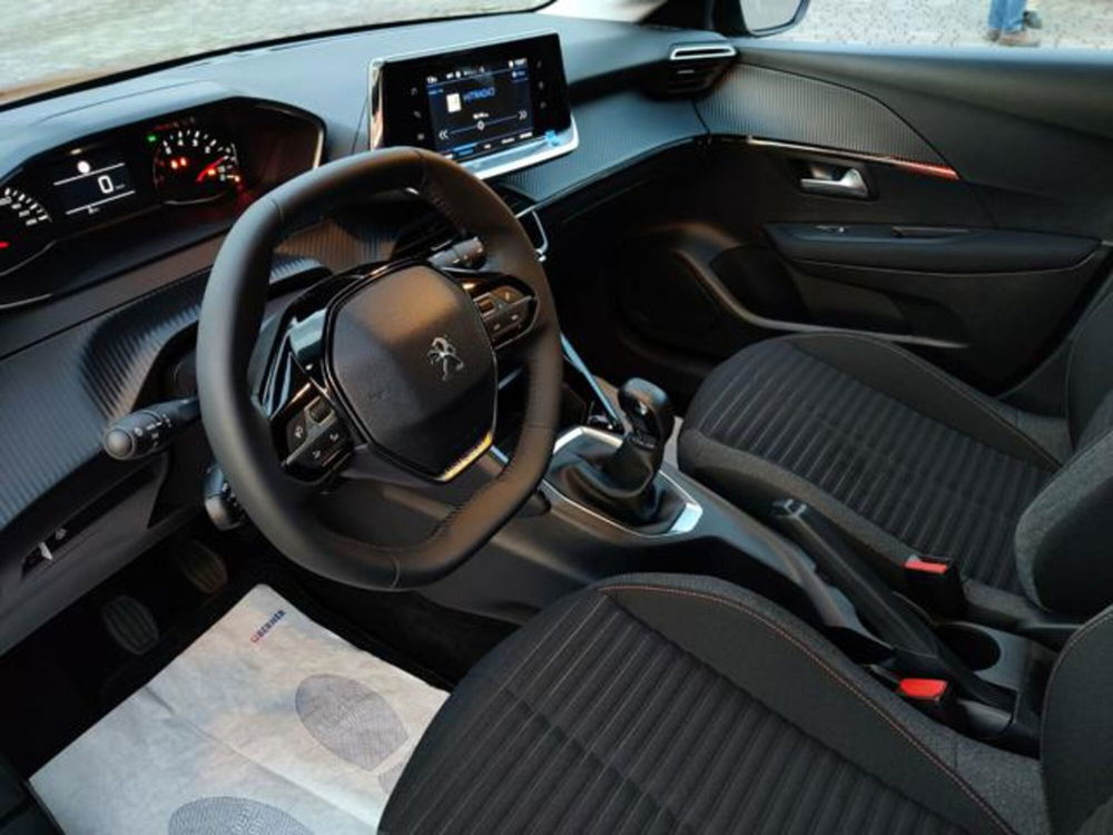 Peugeot 208 nuova a Salerno (9)