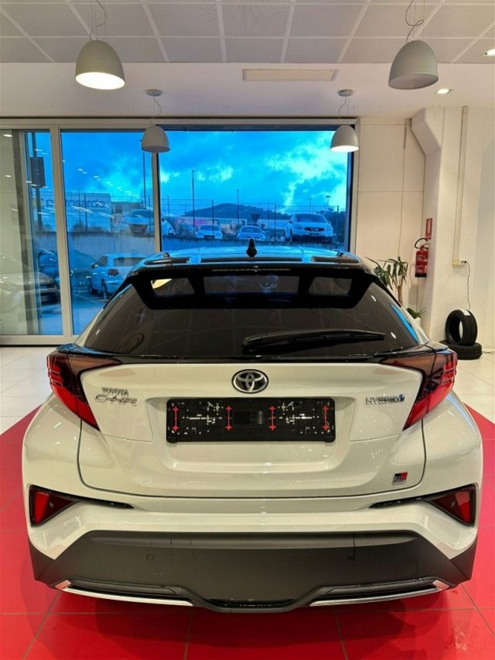 Toyota Toyota C-HR 1.8 Hybrid E-CVT GR Sport nuova a Sassari (3)