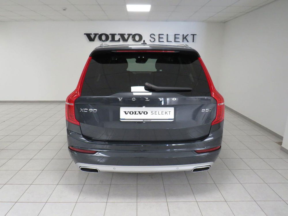 Volvo XC90 usata a Como (9)