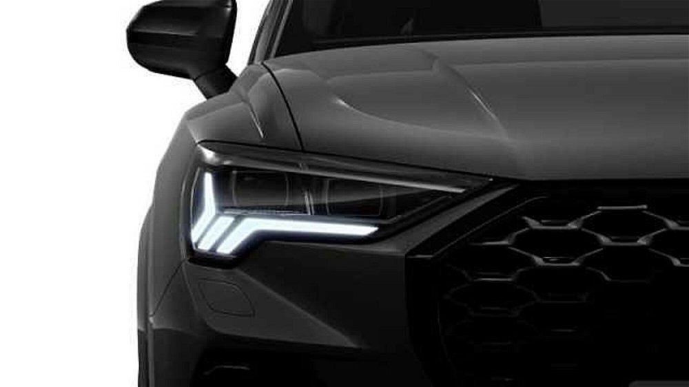 Audi Q3 Sportback 45 TFSI e S tronic Identity Black nuova a Altavilla Vicentina (2)