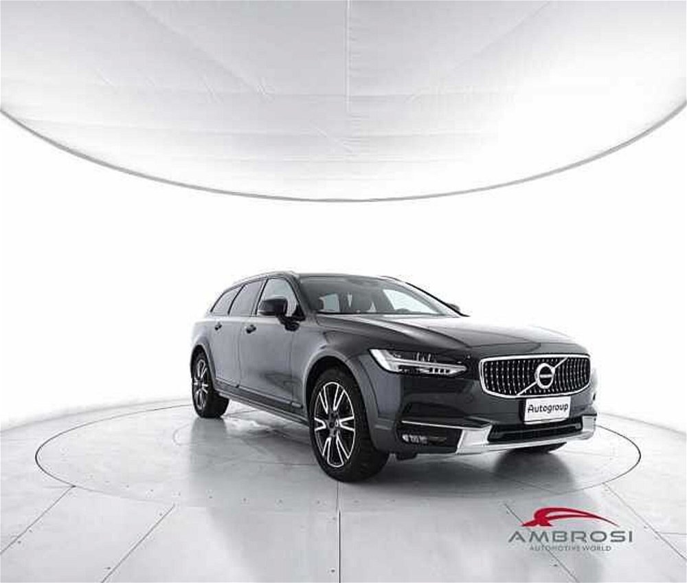 Volvo V90 Cross Country D5 AWD Geartronic Pro  del 2018 usata a Viterbo (2)