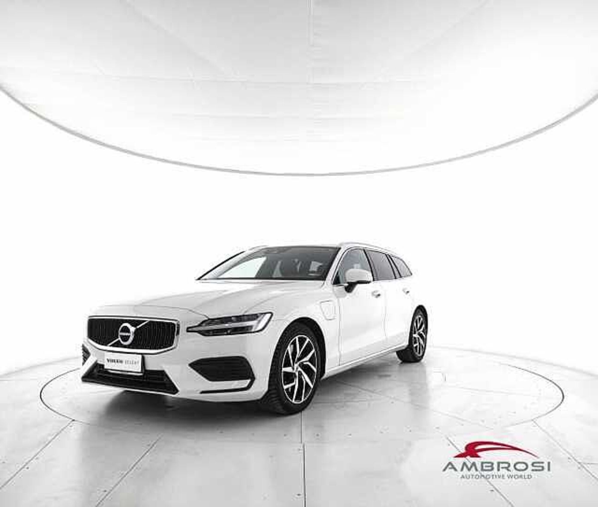 Volvo V60 T6 Recharge AWD Plug-in Hybrid R-design  del 2021 usata a Viterbo