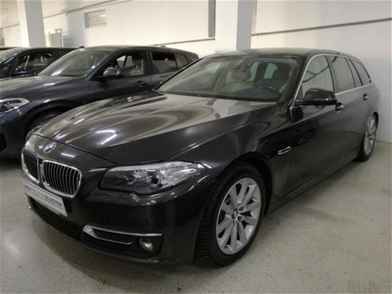 BMW Serie 5 Touring 520d xDrive  Business aut. my 13 del 2016 usata a Salerno