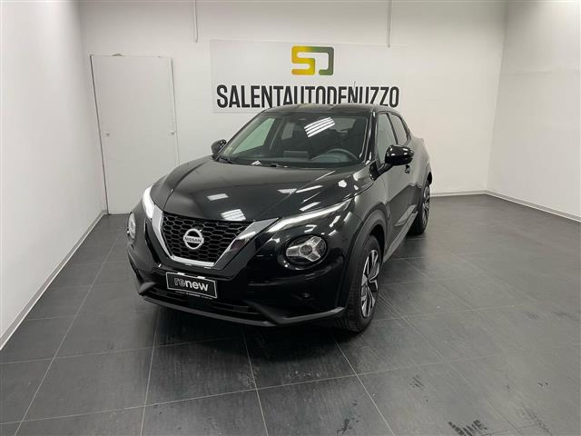 Nissan Juke 1.0 dig-t Acenta 114cv del 2021 usata a Lecce