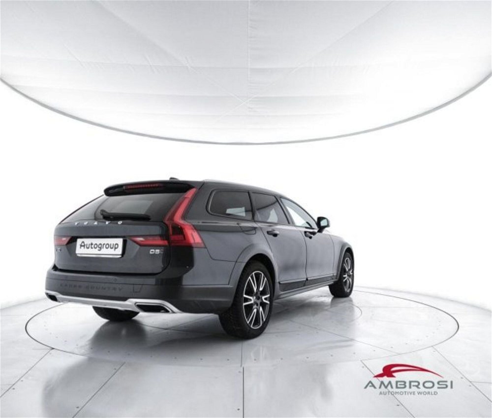 Volvo V90 Cross Country D5 AWD Geartronic Pro  del 2018 usata a Corciano (3)