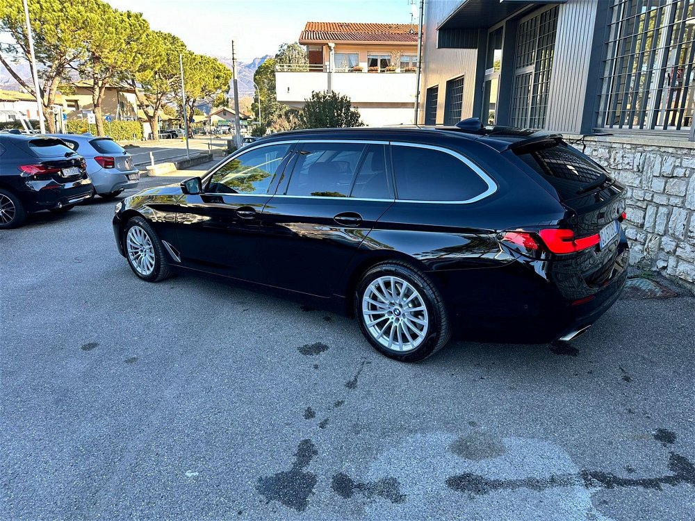 BMW Serie 5 Touring 530d 48V  Luxury del 2021 usata a Iseo (4)