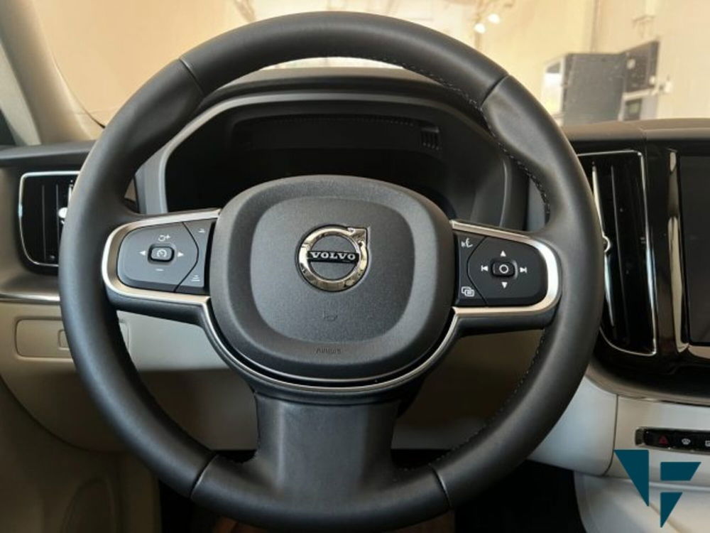 Volvo XC60 nuova a Udine (8)