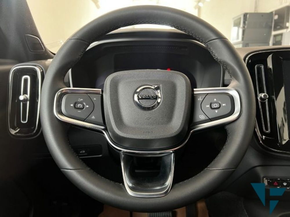 Volvo XC40 nuova a Udine (10)