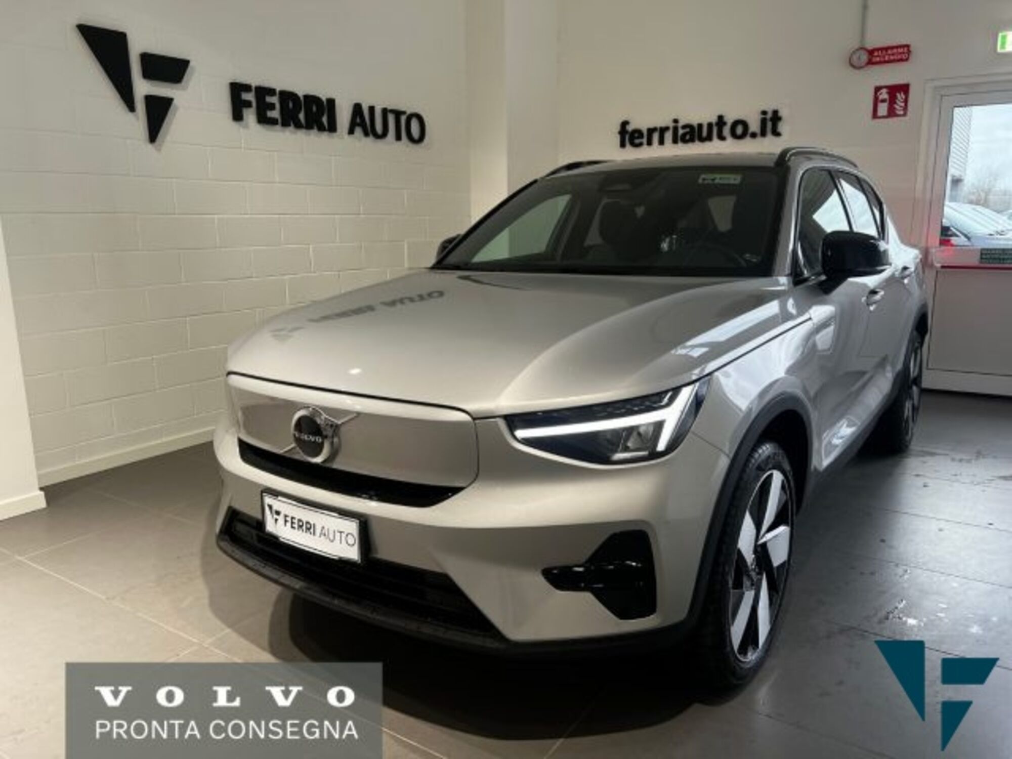 Volvo XC40 Recharge Pure Electric Single Motor RWD Plus nuova a Tavagnacco