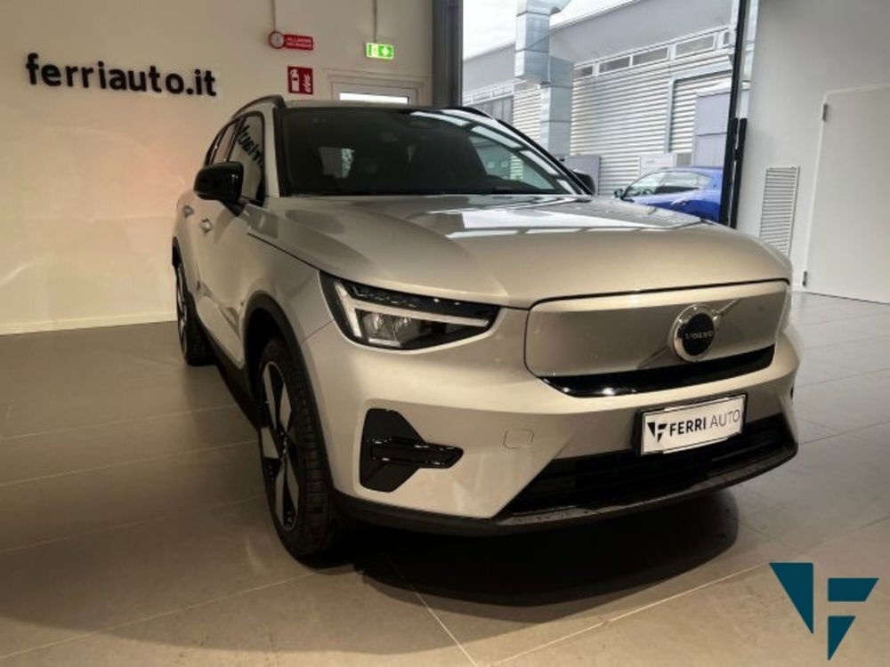 Volvo XC40 nuova a Udine (3)