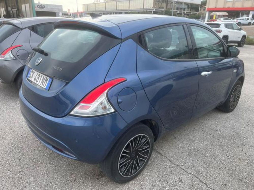 Lancia Ypsilon usata a Perugia (2)