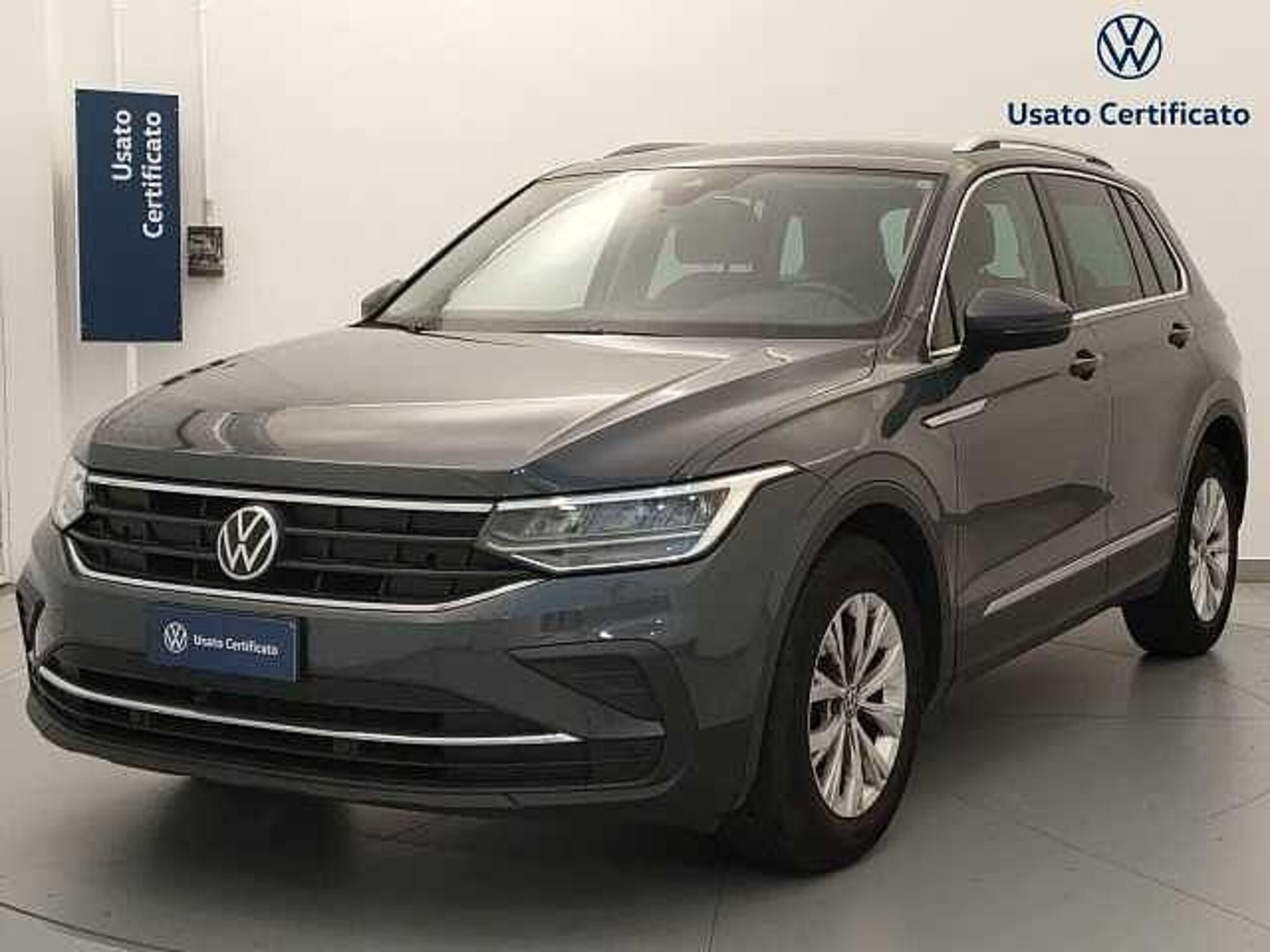 Volkswagen Tiguan 1.5 TSI ACT Life del 2021 usata a Busto Arsizio