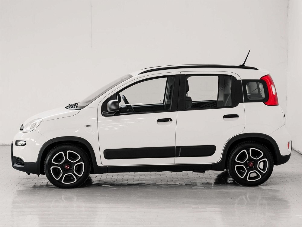 Fiat Panda 1.0 FireFly S&S Hybrid City Cross  del 2022 usata a Prato (2)