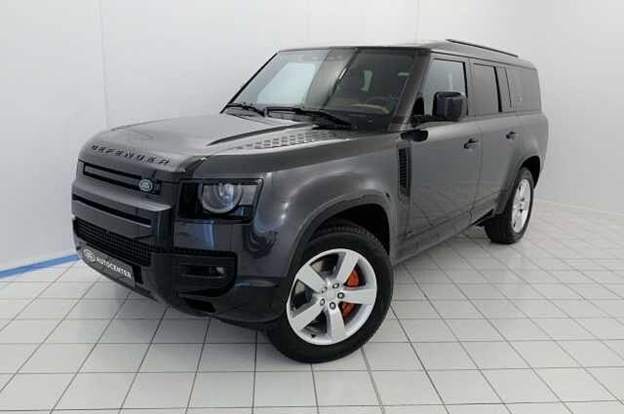 Land Rover Defender 130 3.0d i6 mhev X awd 300cv auto 5p.ti del 2022 usata a Castel d&#039;Ario