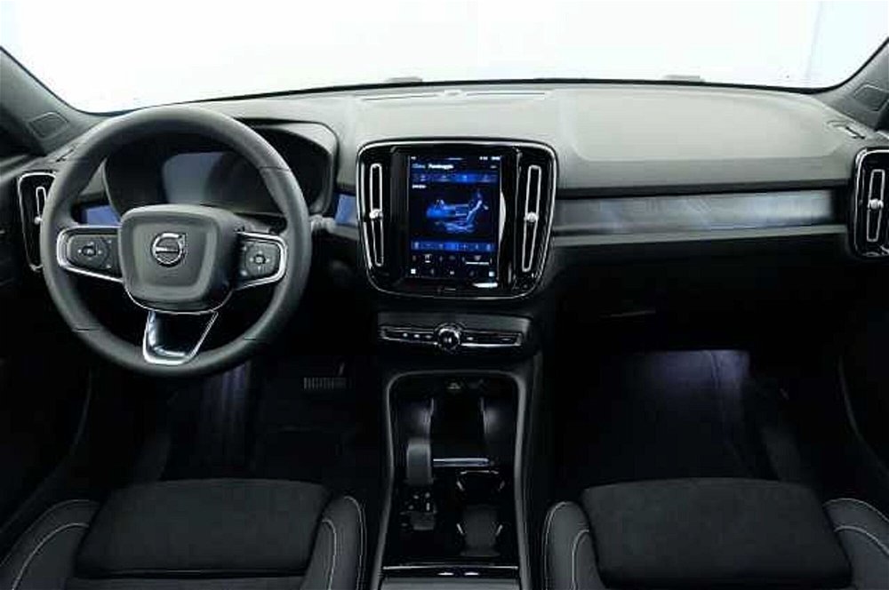 Volvo C40 Recharge Twin Motor AWD 1st Edition nuova a Castel d'Ario (4)
