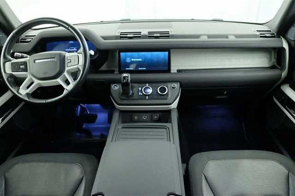 Land Rover Defender 110 2.0 SD4 240CV AWD Auto First Edition del 2020 usata a Castel d'Ario (4)