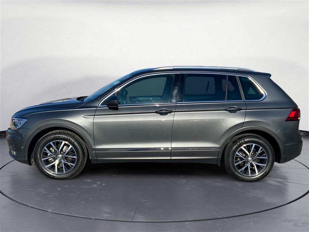 Volkswagen Tiguan 2.0 TDI SCR DSG Business BlueMotion Technology  del 2020 usata a Pordenone (2)