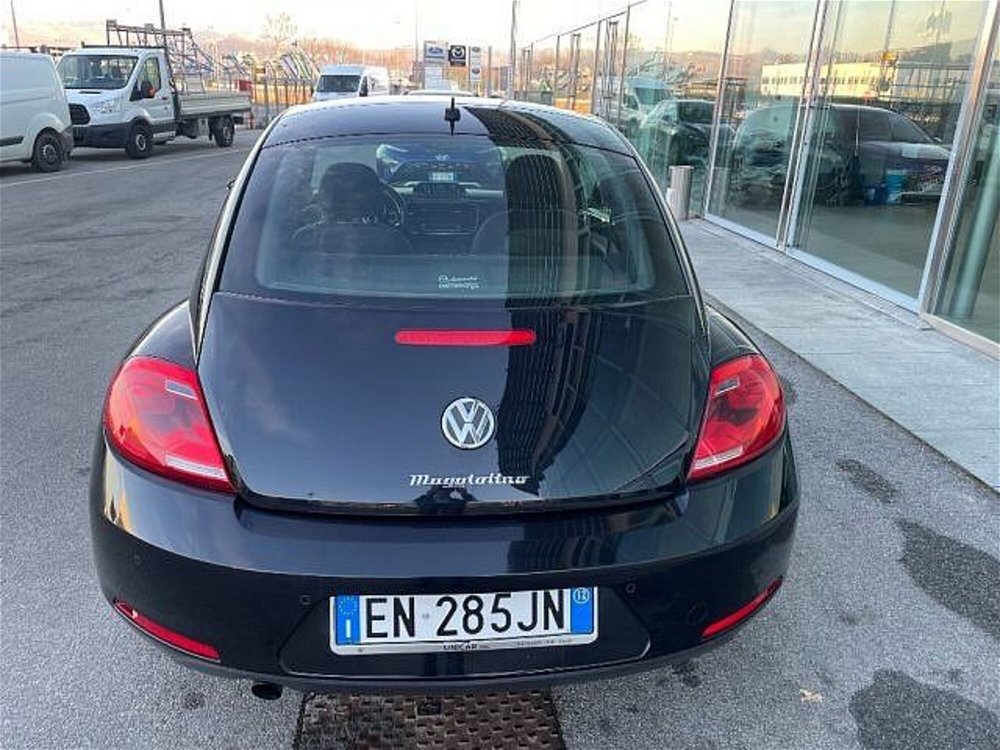 Volkswagen Maggiolino 1.6 TDI Design del 2012 usata a Alba (4)