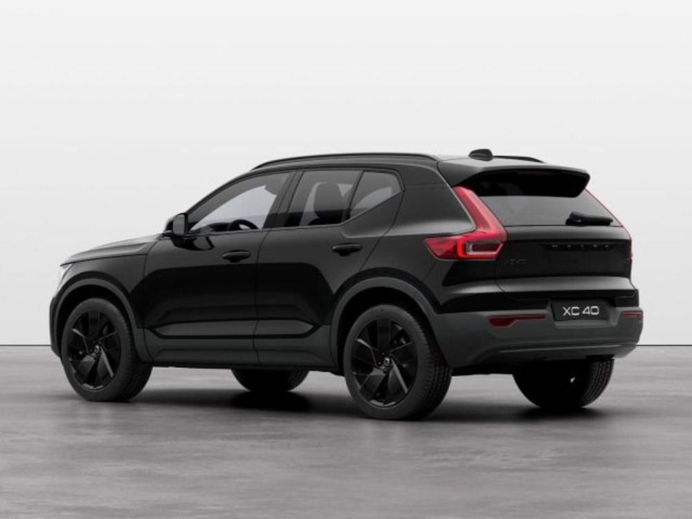 Volvo XC40 B3 automatico Essential  nuova a Modena (4)