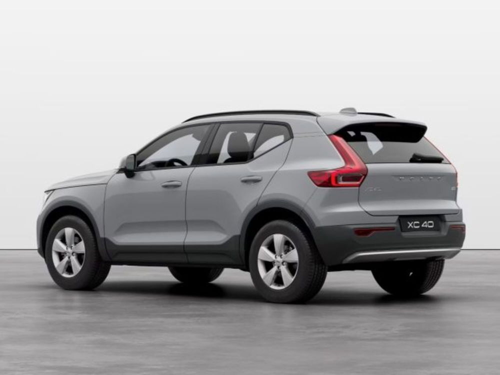 Volvo XC40 B3 automatico Essential  nuova a Modena (4)