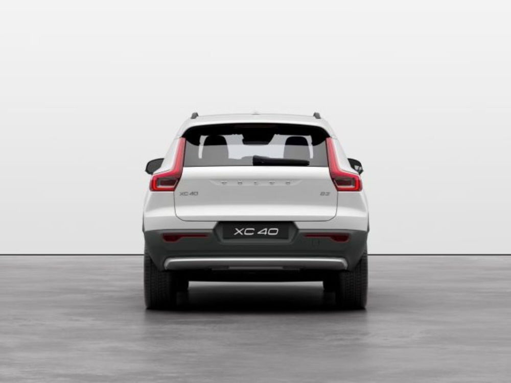 Volvo XC40 B3 automatico Essential  nuova a Modena (5)