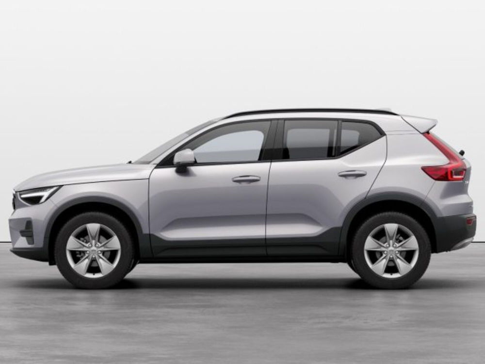 Volvo XC40 B3 automatico Essential  nuova a Modena (3)