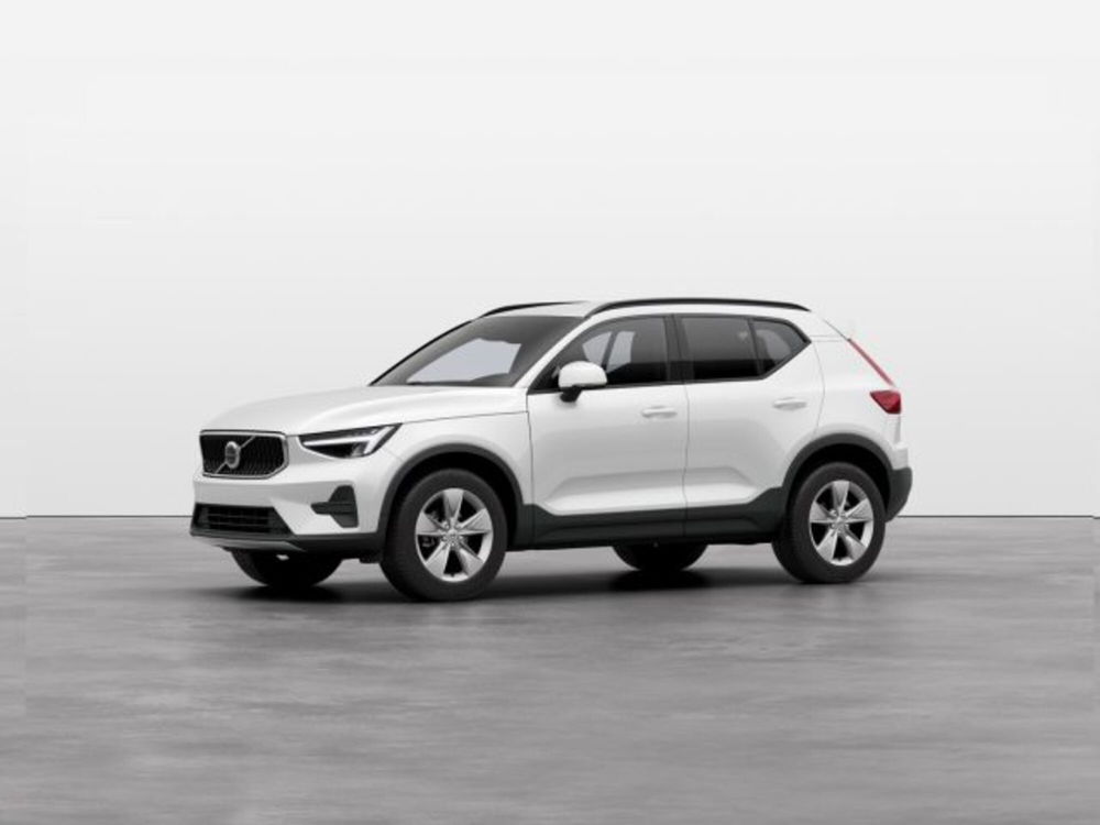 Volvo XC40 B3 automatico Essential  nuova a Modena (2)