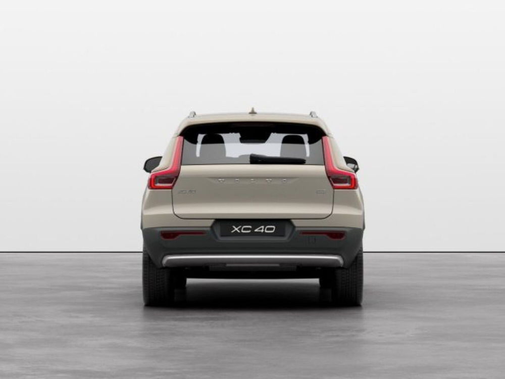 Volvo XC40 B3 automatico Core  nuova a Modena (5)