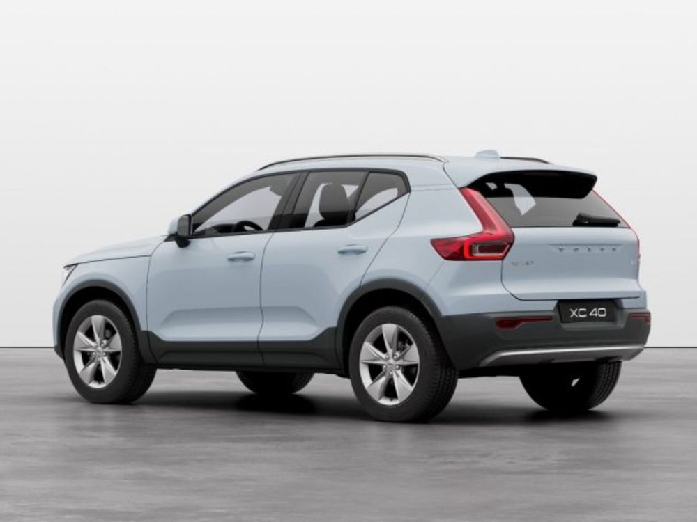 Volvo XC40 B3 automatico Essential  nuova a Modena (4)