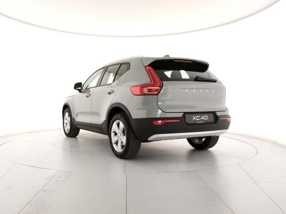 Volvo XC40 B3 automatico Essential  nuova a Modena (3)