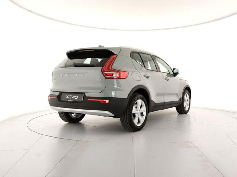 Volvo XC40 B3 automatico Essential  nuova a Modena (5)