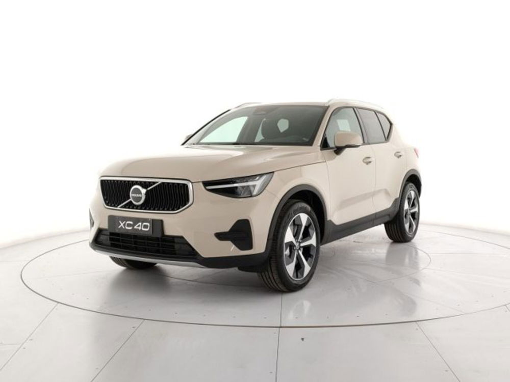 Volvo XC40 nuova a Modena (2)