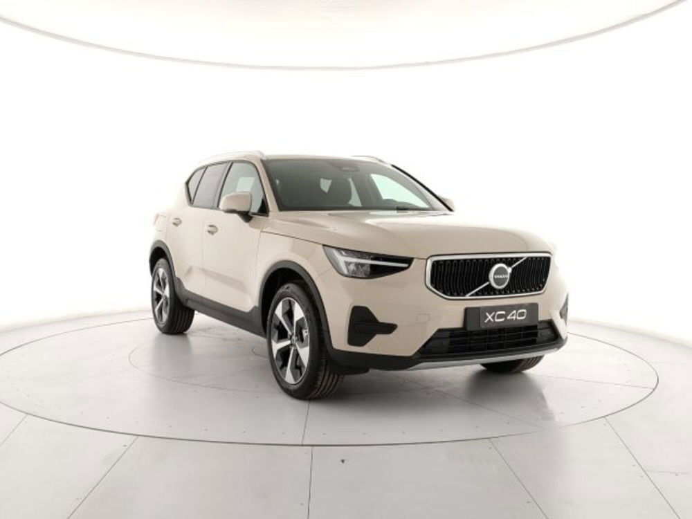 Volvo XC40 nuova a Modena (6)