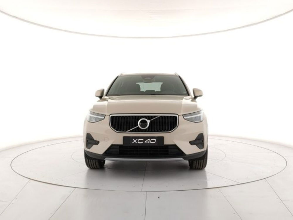 Volvo XC40 nuova a Modena (7)