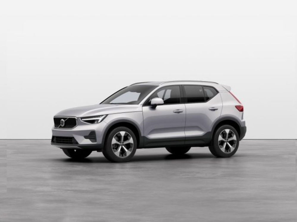 Volvo XC40 B3 automatico Essential  nuova a Modena (2)