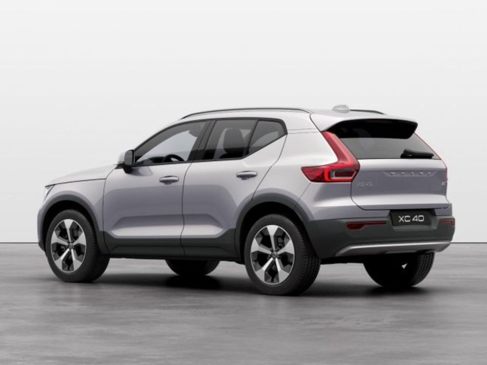 Volvo XC40 nuova a Modena (4)