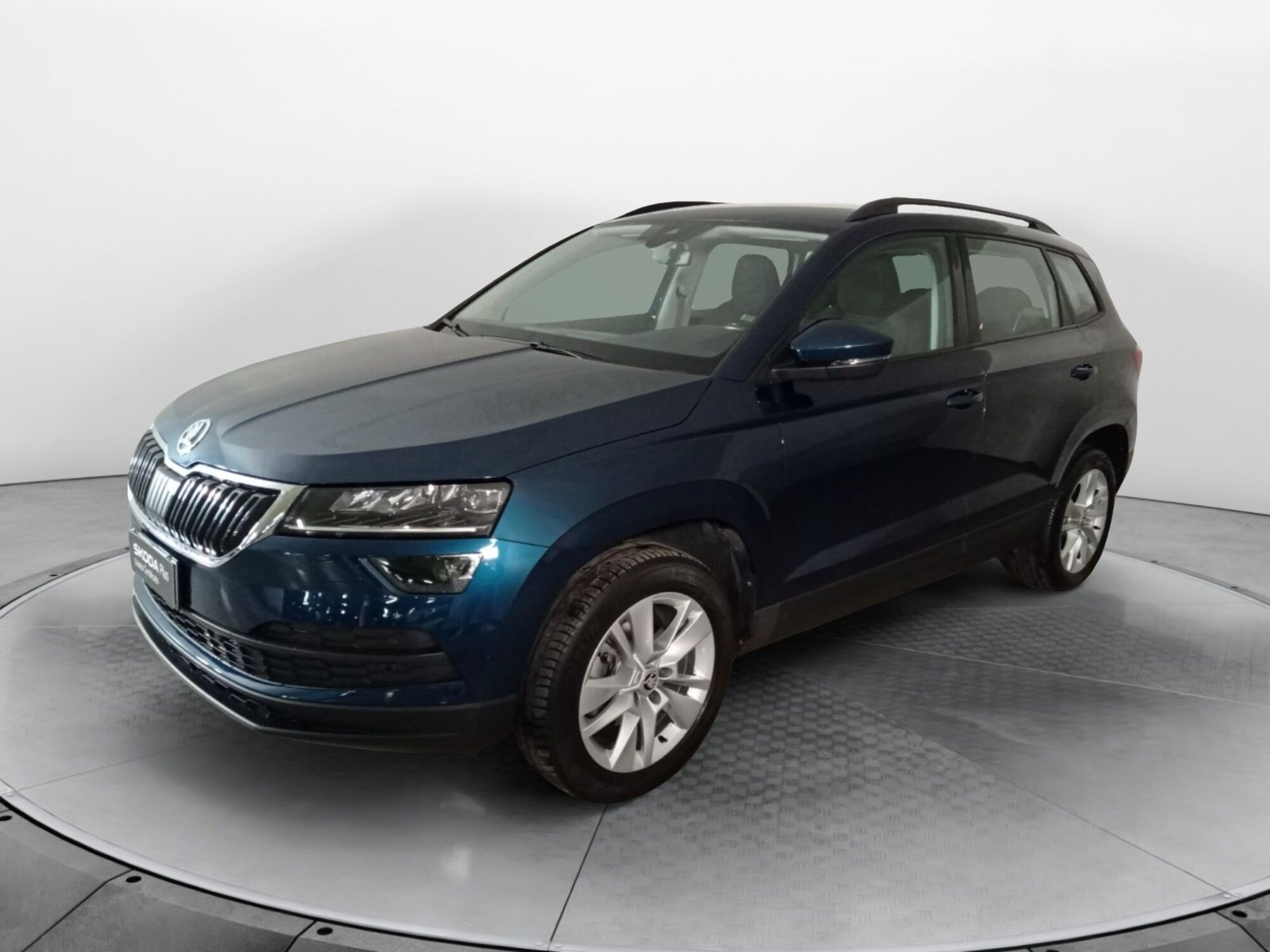 Skoda Karoq 2.0 TDI EVO SCR 115 CV DSG S-Tech del 2021 usata a Carnago