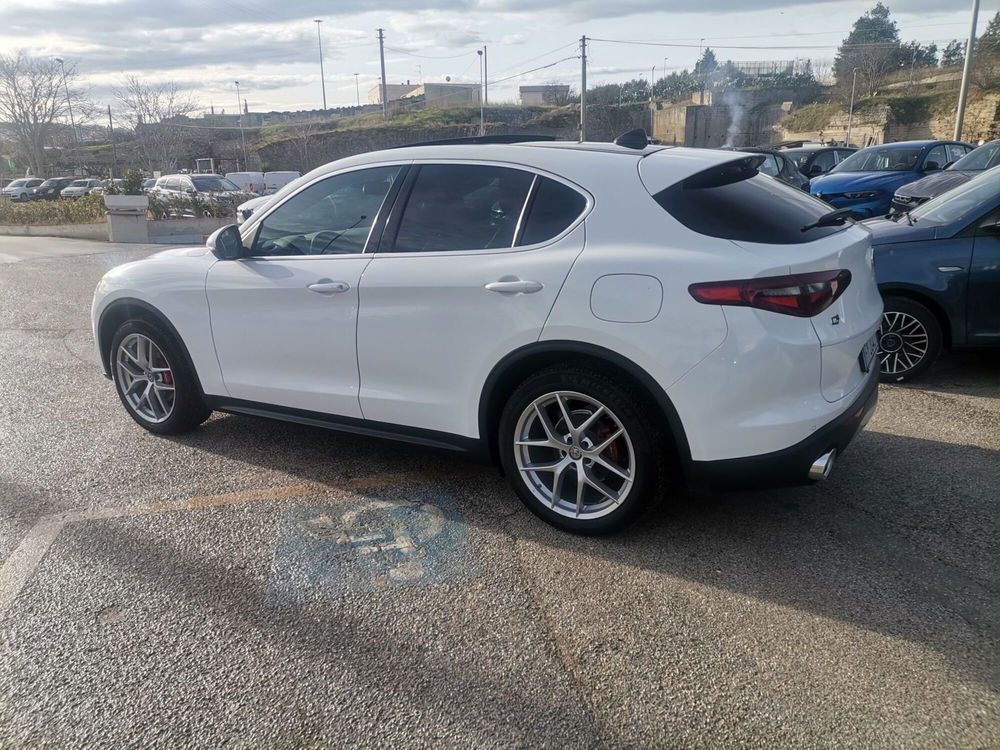 Alfa Romeo Stelvio usata a Matera (7)