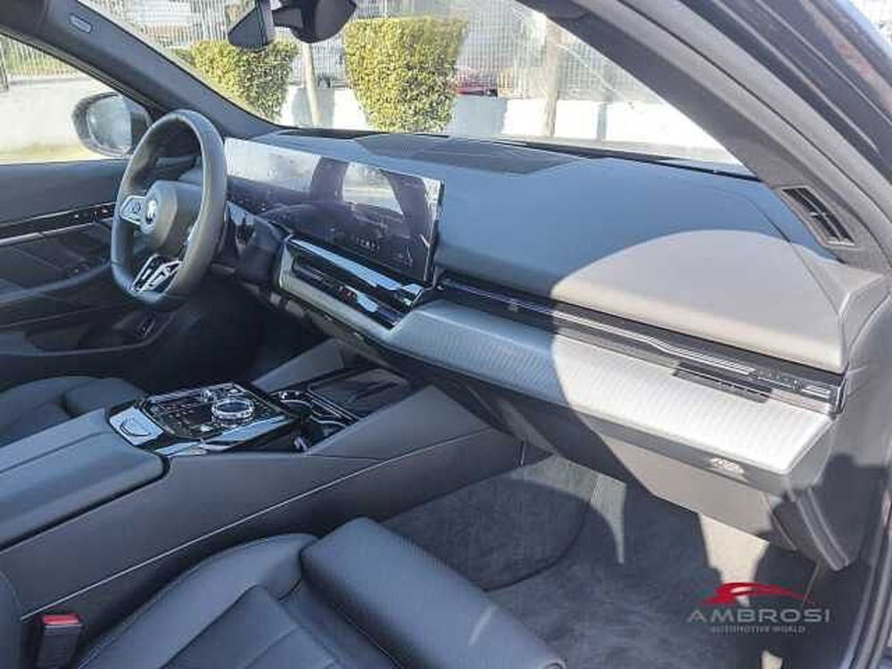 BMW i5 Touring nuova a Viterbo (11)